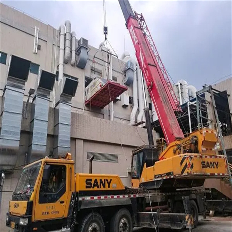 卧龙租赁大型汽车吊，助力工程项目高效进行