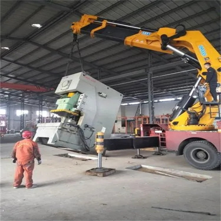 卧龙80吨折臂吊车出租附近电话