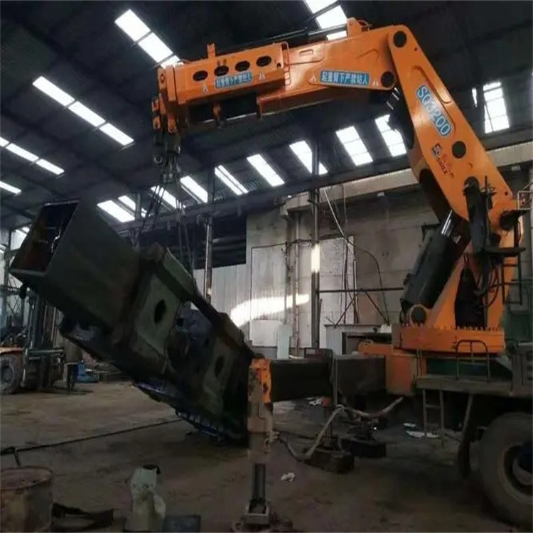 卧龙130吨折臂吊车出租吊机租赁附近电话